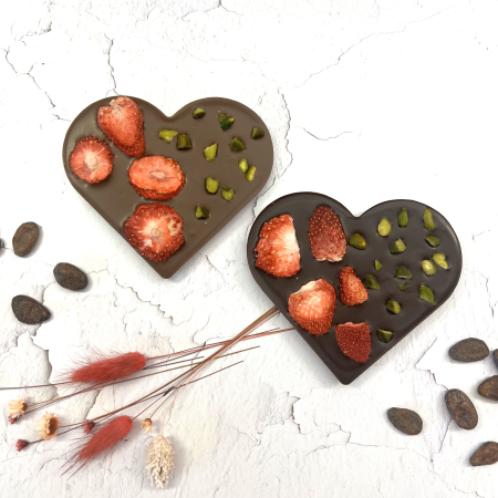 Kleine Geschenkbox "von Herzen" mit Herz aus dunkler Schokolade