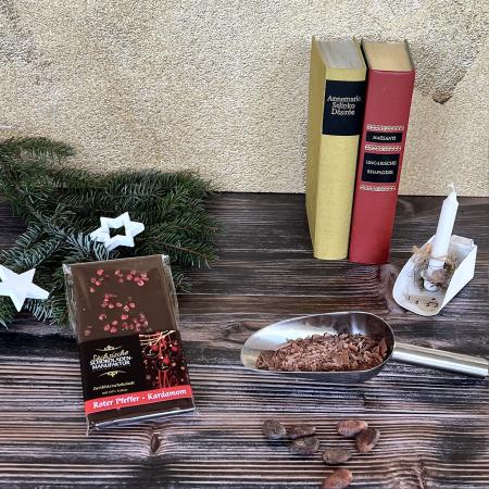 Weihnachtsschokolade mit Kardamom und rotem Pfeffer