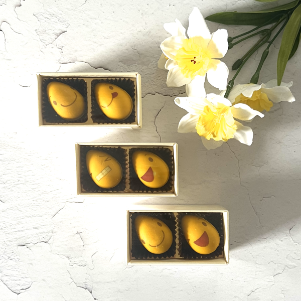 Lustiges Ostereier-Paar mit Mandelnougat Chili gefüllt