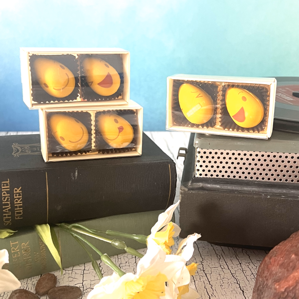 Lustiges Ostereier-Paar mit Mandelnougat Chili gefüllt